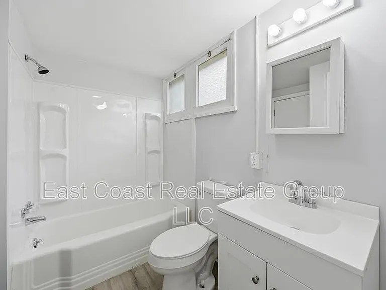 430R N Locust St — Photo 12