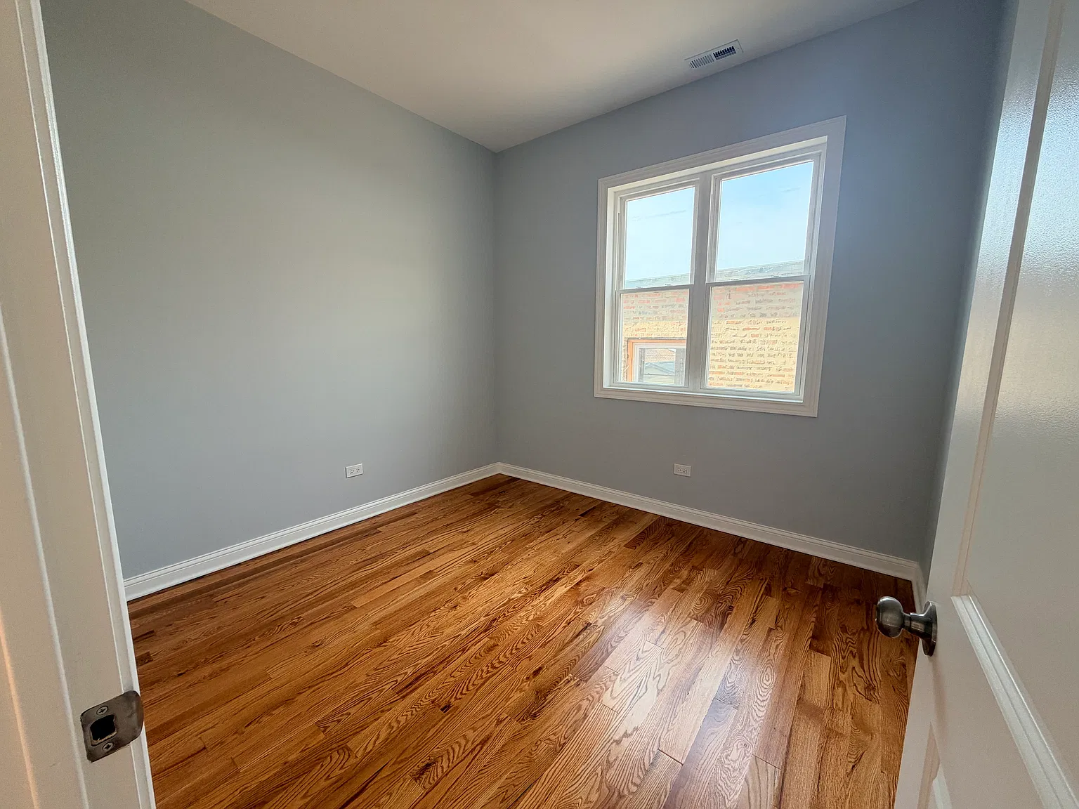 3 bed, 900 sqft, $1,995 — Photo 4