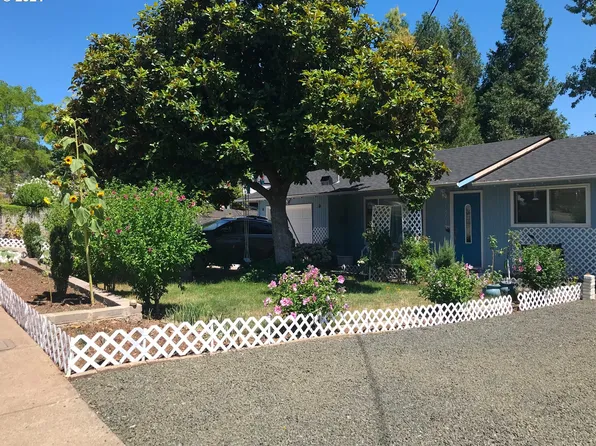 1861 NW Keasey St, Roseburg, OR 97471