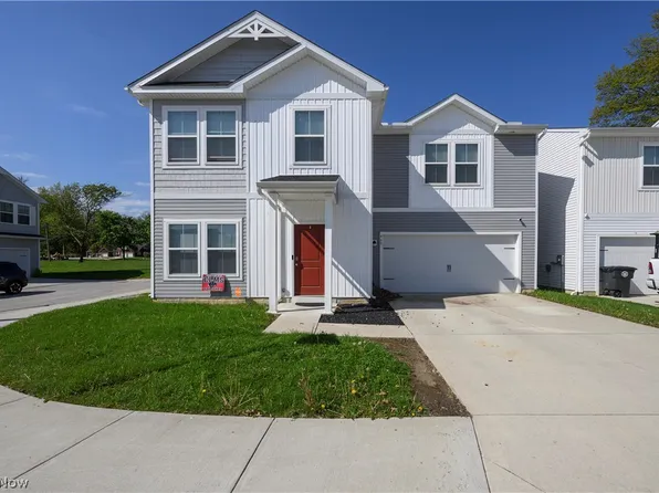 460 Auld Farm Cir, Akron, OH 44320