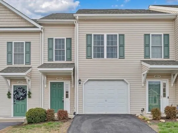 6810 Village Green Dr, Roanoke, VA 24019