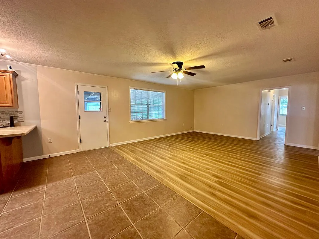 3 bed, 2.0 bath, 1713 sqft, $2,000 — Photo 4