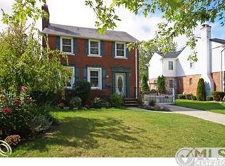 1577 Hampton Rd, Grosse Pointe Woods, MI 48236