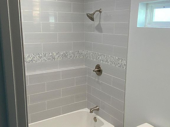 5th image of 14324 Herron St