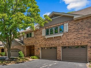 128 Country Club Dr, Bloomingdale, IL 60108