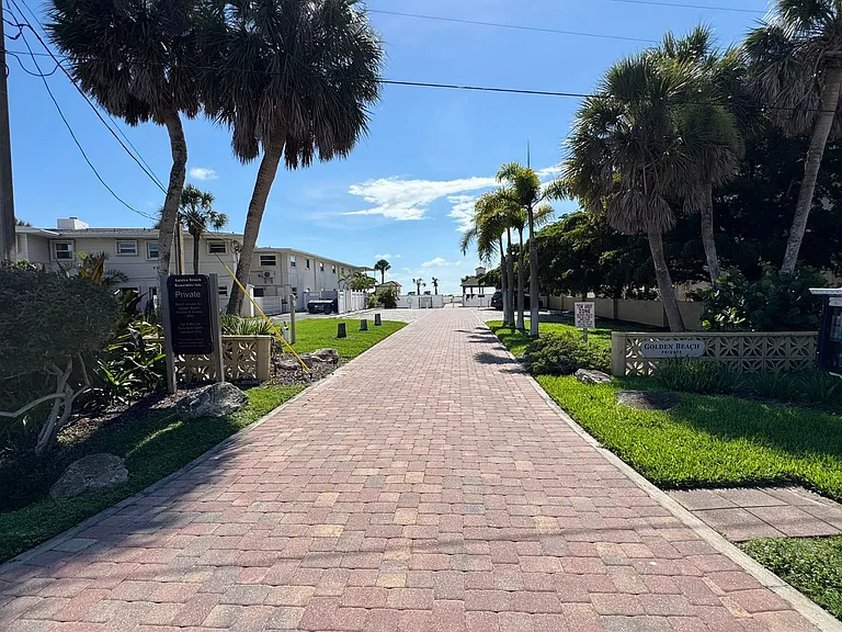 384 Flamingo Dr — Photo 14