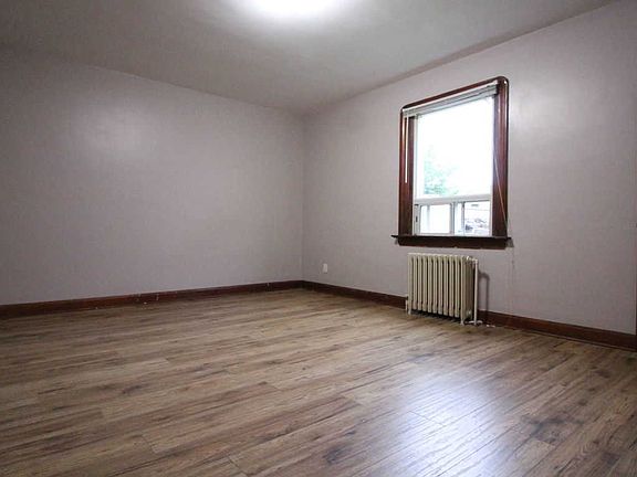 4th image of 312 McIntyre St #3