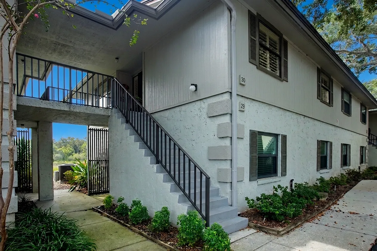 2 bed, 1074 sqft, $1,750 — Photo 1