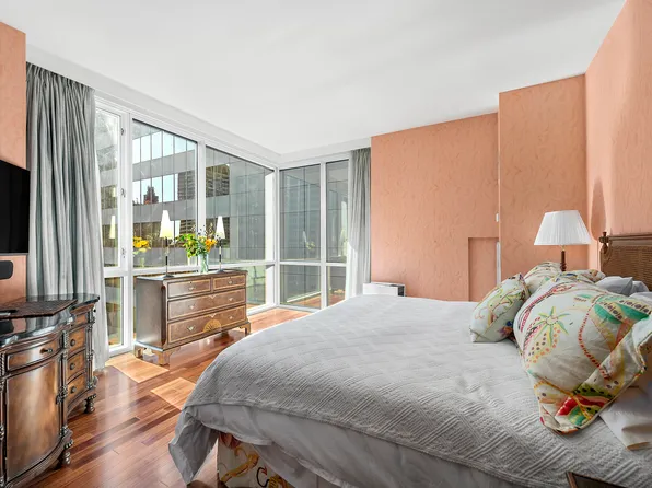 60 East 55th Street 40B image 1 of 10