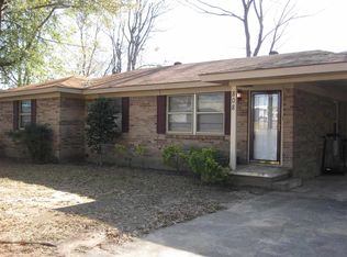 808 Glencrest Ln, Longview, TX 75601