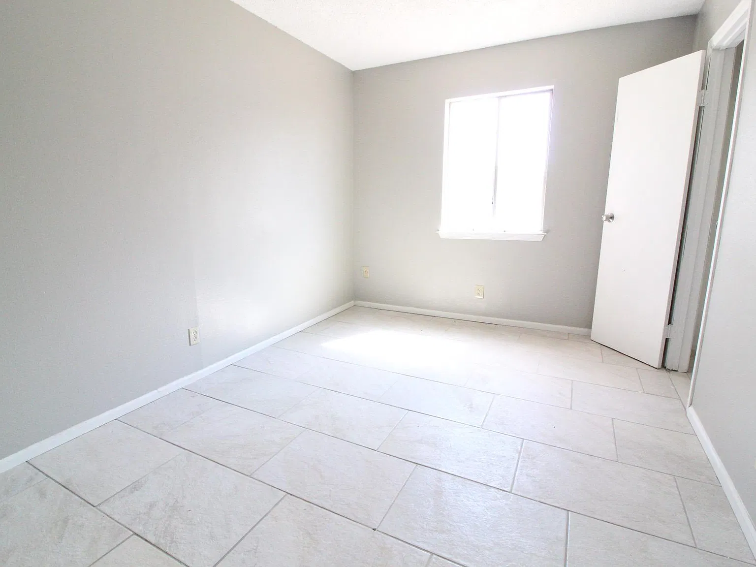 2 bed, 875 sqft, $850 — Photo 2