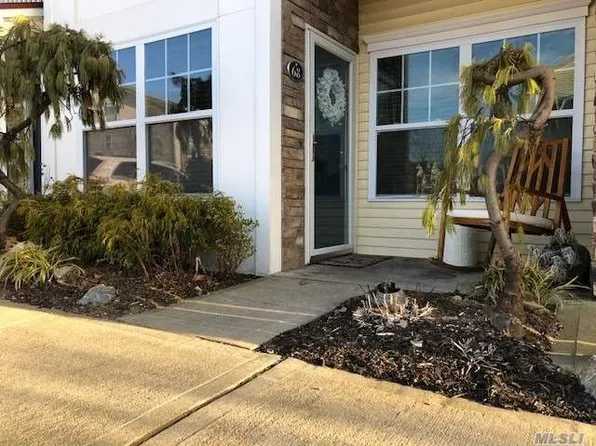 68 Barley Ln, Patchogue, NY 11772