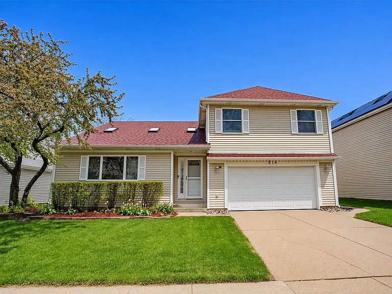 814 Dunhill Dr — Photo 1