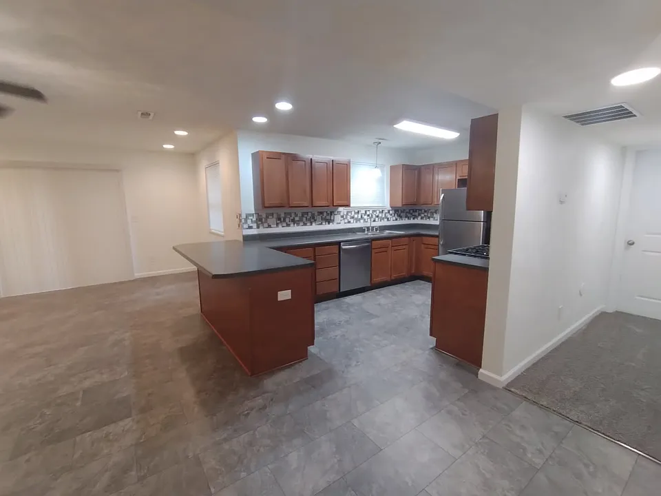 23 Northland Dr