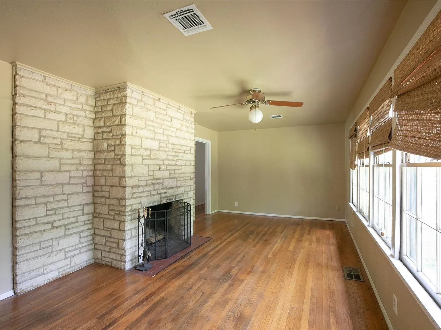 3 bed, 2.0 bath, 1534 sqft, $2,450 — Photo 4