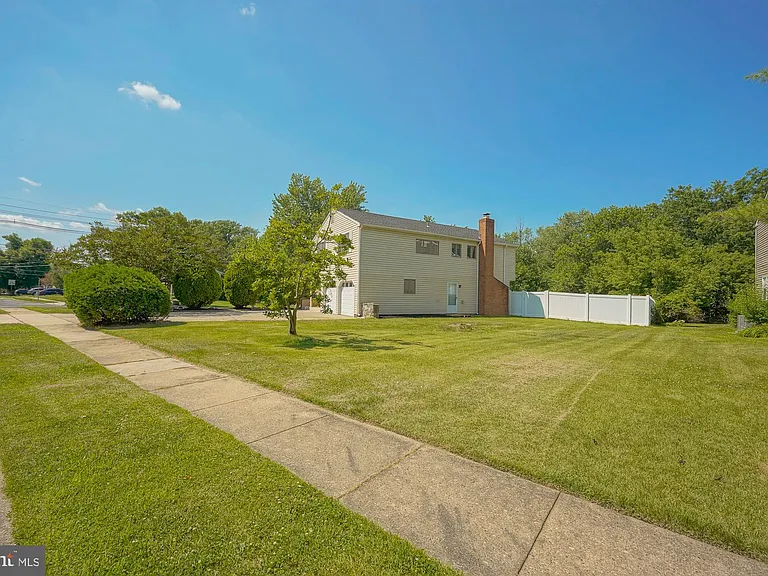 701 Crestbrook Ave — Photo 5