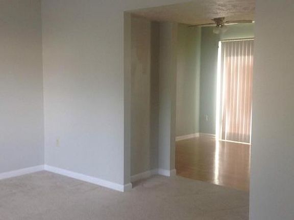3rd image of 901 Hilltop Dr