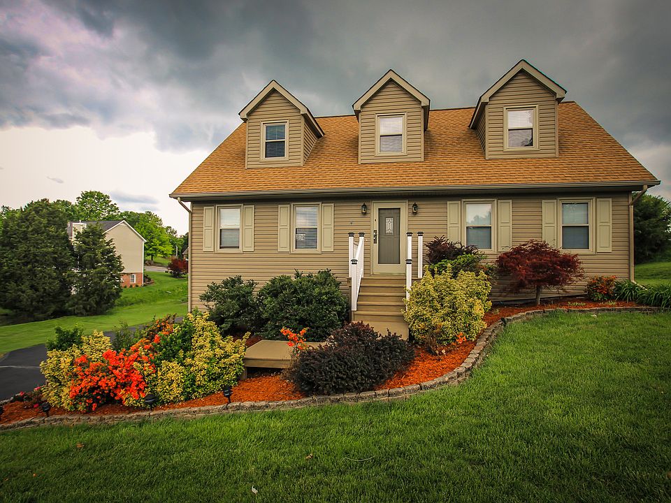 1st image of 4 Meadow Green Ct