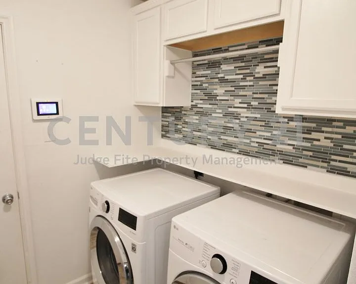 928 Oakcrest Dr — Photo 20