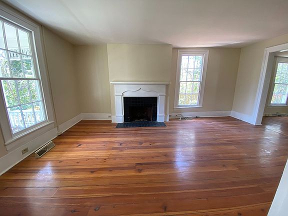 4th image of 522 Walnut St