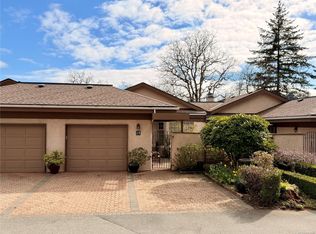 901 Kentwood Ln #19, Saanich, BC