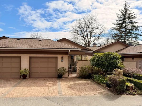 901 Kentwood Ln #19, Saanich, BC V8Y 2Y8