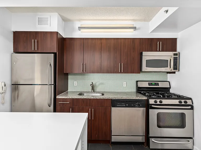 555 W 23rd St #S9K — Photo 5