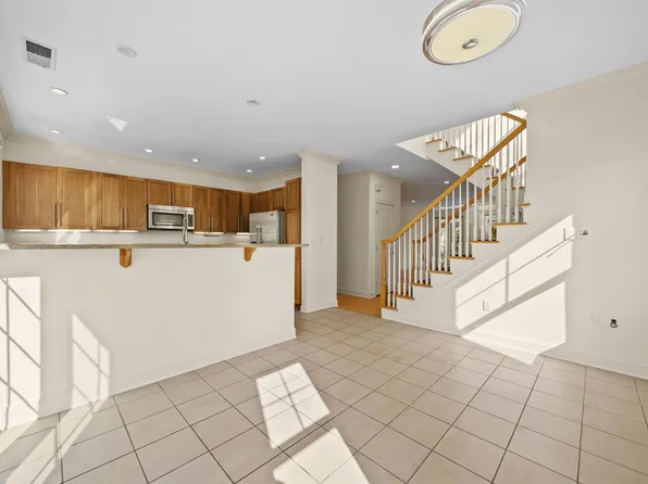 1 Intrepid Place image 13 of 38