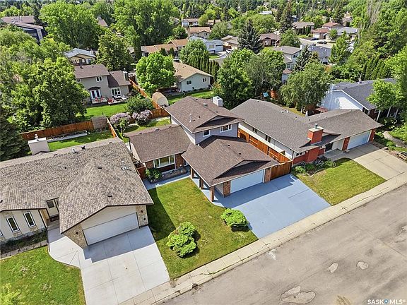 2nd image of 131 Keeley CRESCENT