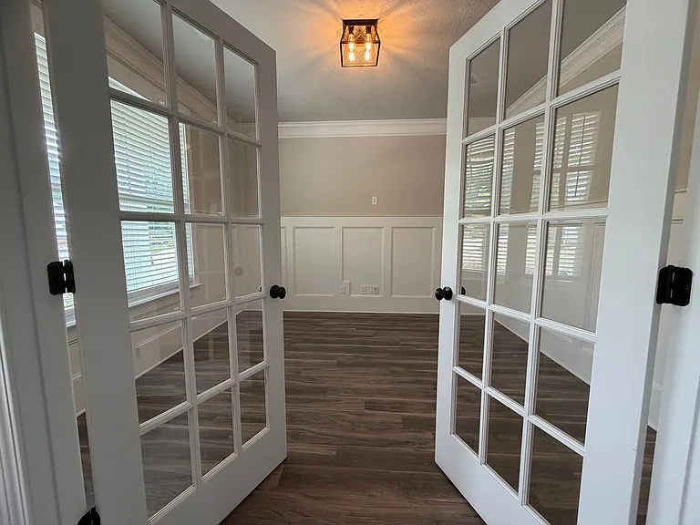 1008 Swan Ct — Photo 27