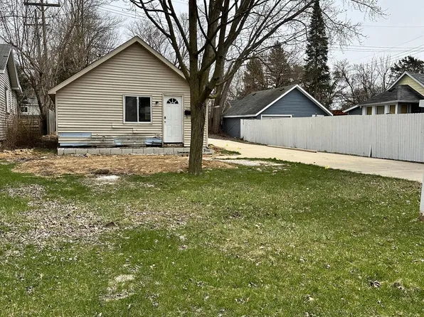 518 Elizabeth St, Milford, MI 48381