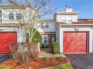 95 Strathmore Court Dr, Coram, NY 11727