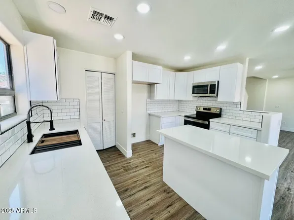 42418 W SUNLAND Drive, Maricopa, AZ 85138
