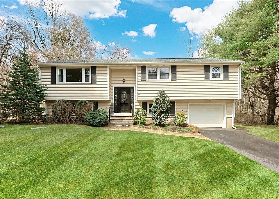 1st image of 26 Beaver Brook Rd