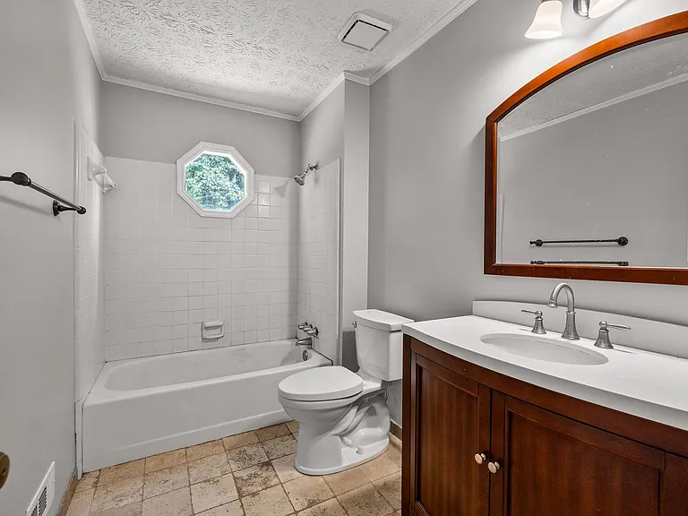 135 Firethorn Ln — Photo 18