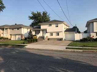 2472 Kerry Ln, Bellmore, NY 11710