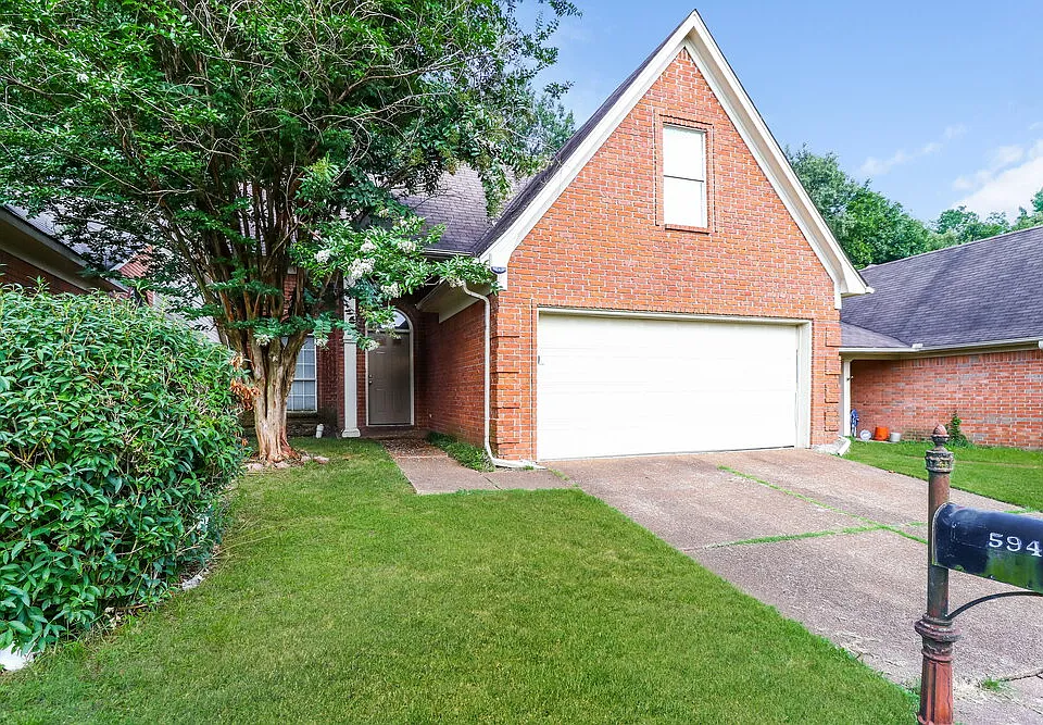 594 Ashley Glen Cir E