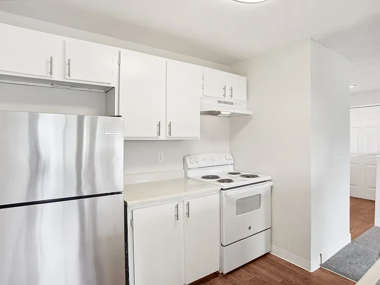 Hillview Apartments — Photo 17