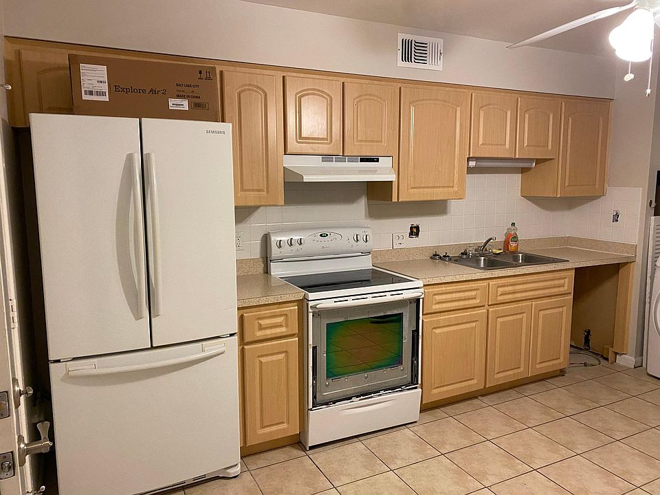 1st image of 4522 La Capri Ct