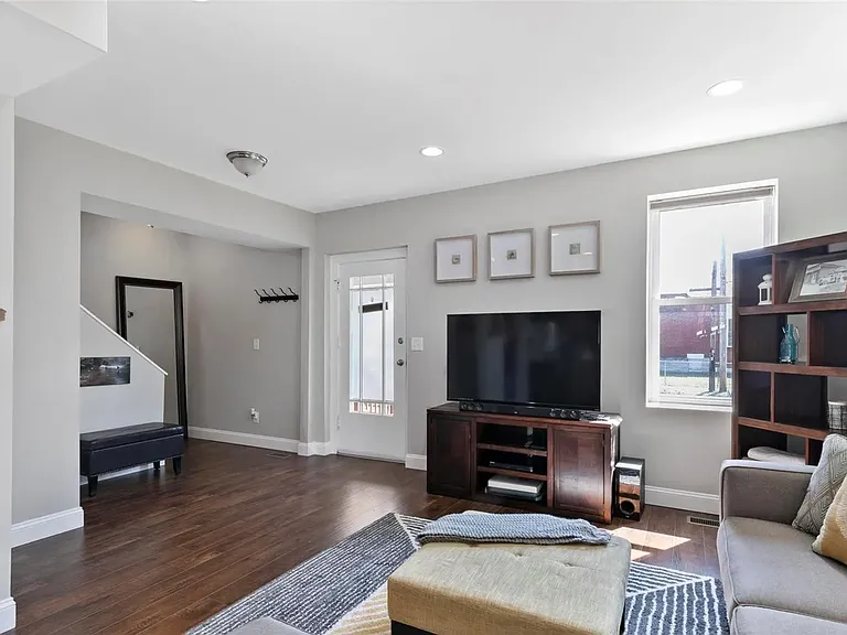 2135 Forest Ave — Photo 6