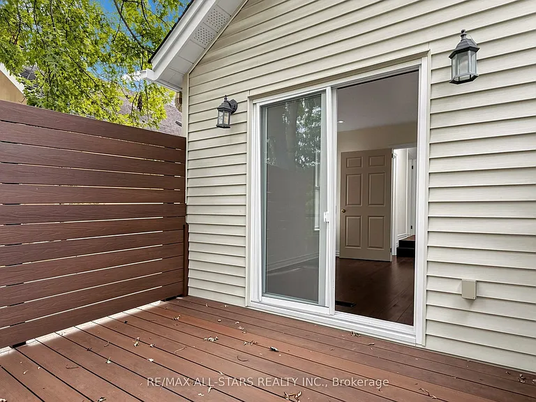 68 Macpherson Ave — Photo 34
