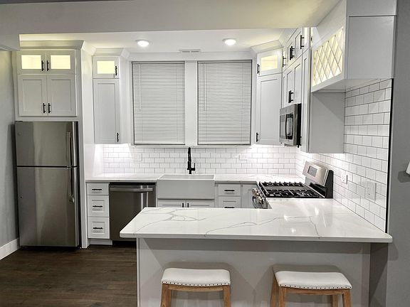 3rd image of 3657 N Whipple St #2F