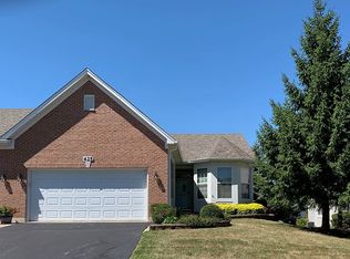 425 Woodhill Dr, Carol Stream, IL 60188