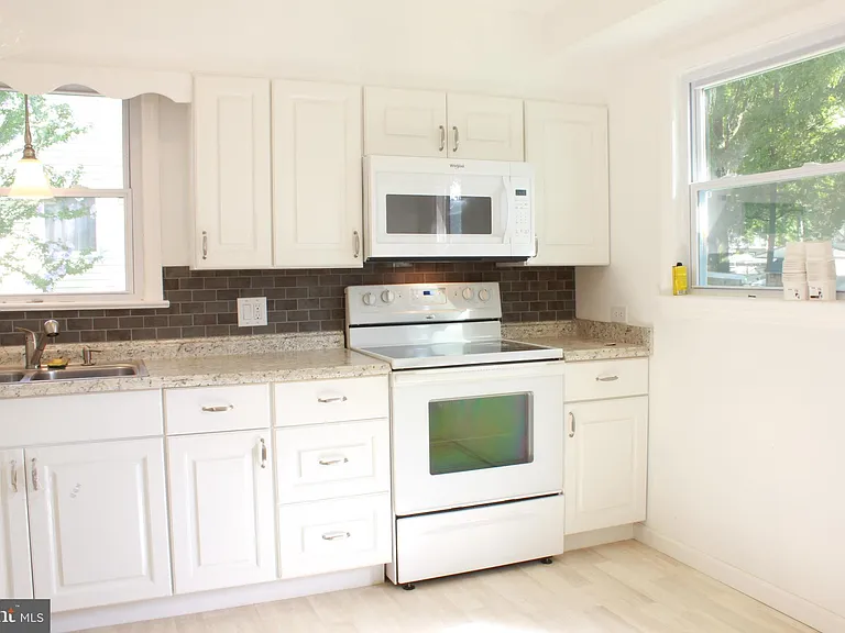 34 S Poplar Ave — Photo 6