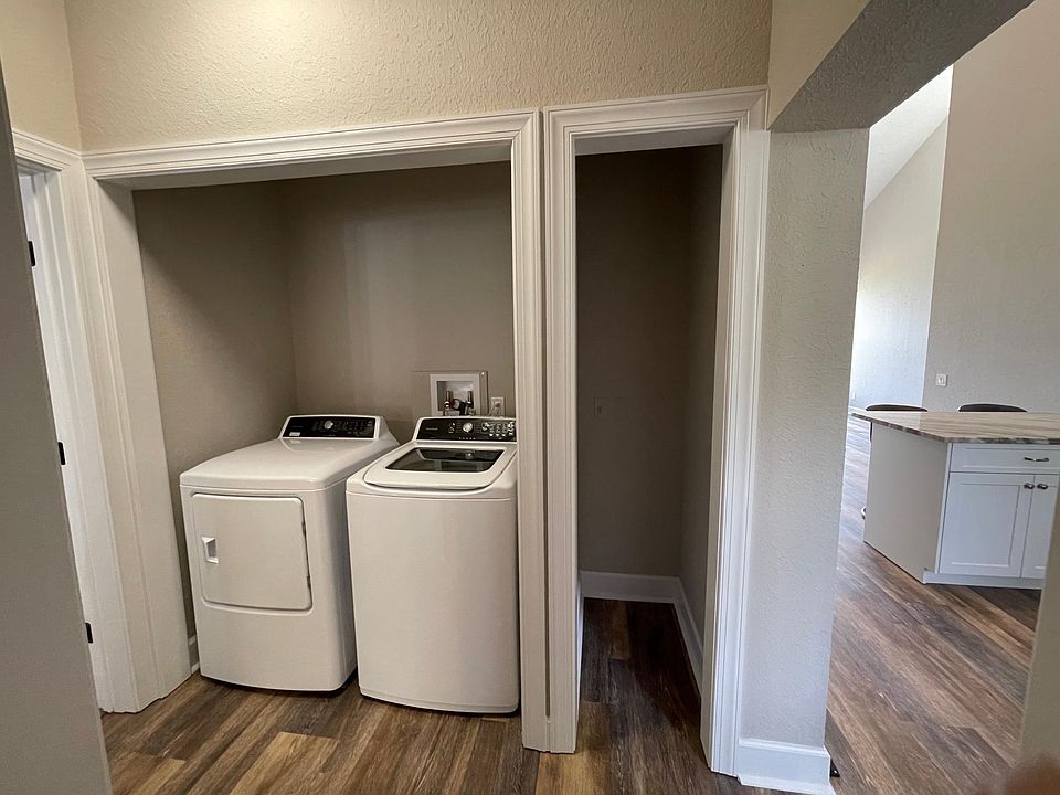 1st image of 415 Laurel Cove Way #415