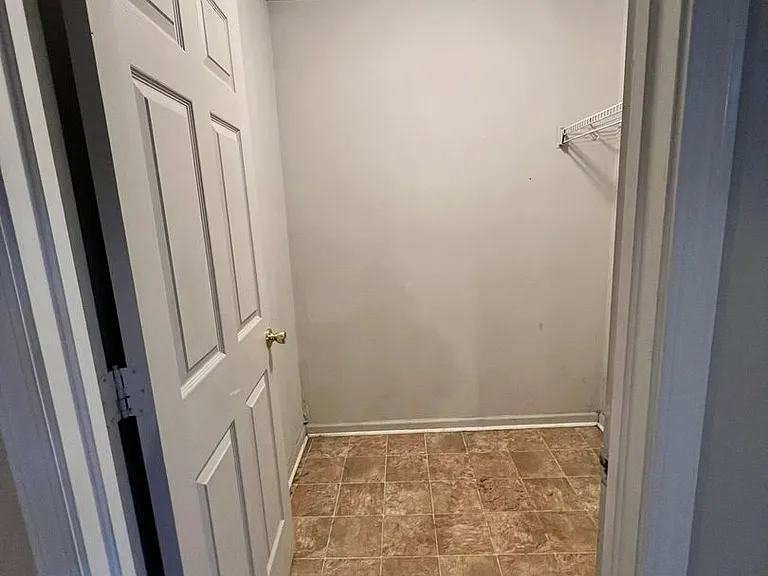 236 Bridgeview Dr — Photo 4