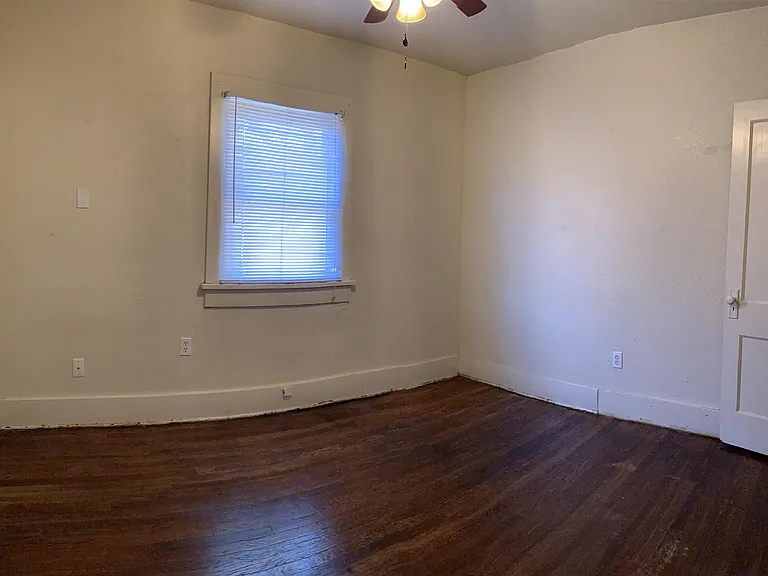 1102 Wallace St — Photo 6