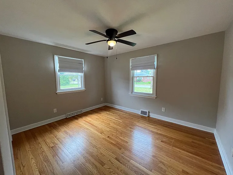 2725 Greendale Ave — Photo 23