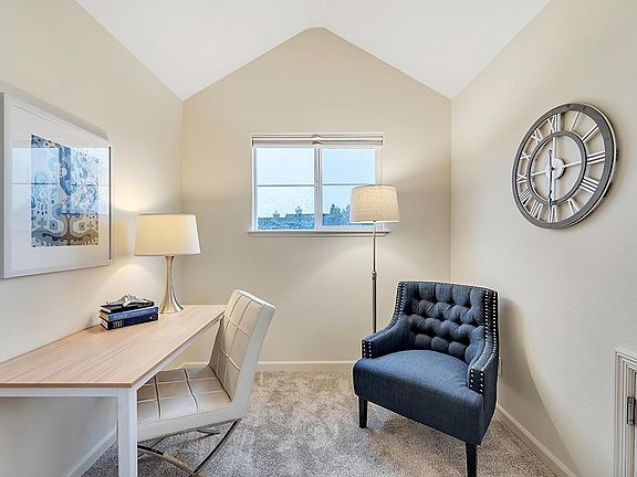5th image of 215 Ainsley Park Dr