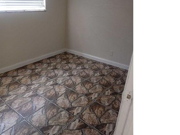 4th image of 711 SW 10th St APT 1